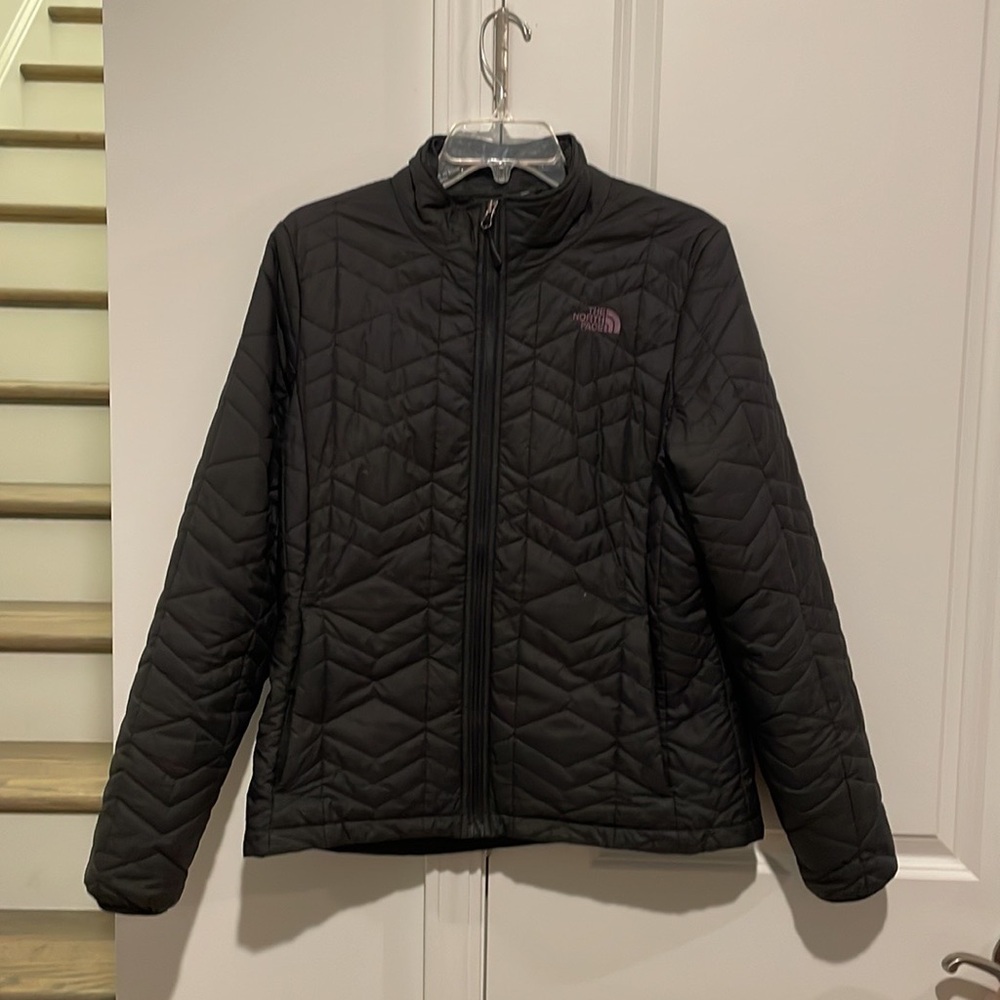 The North Face Women’s lightweight jacket. Black. Size Large.